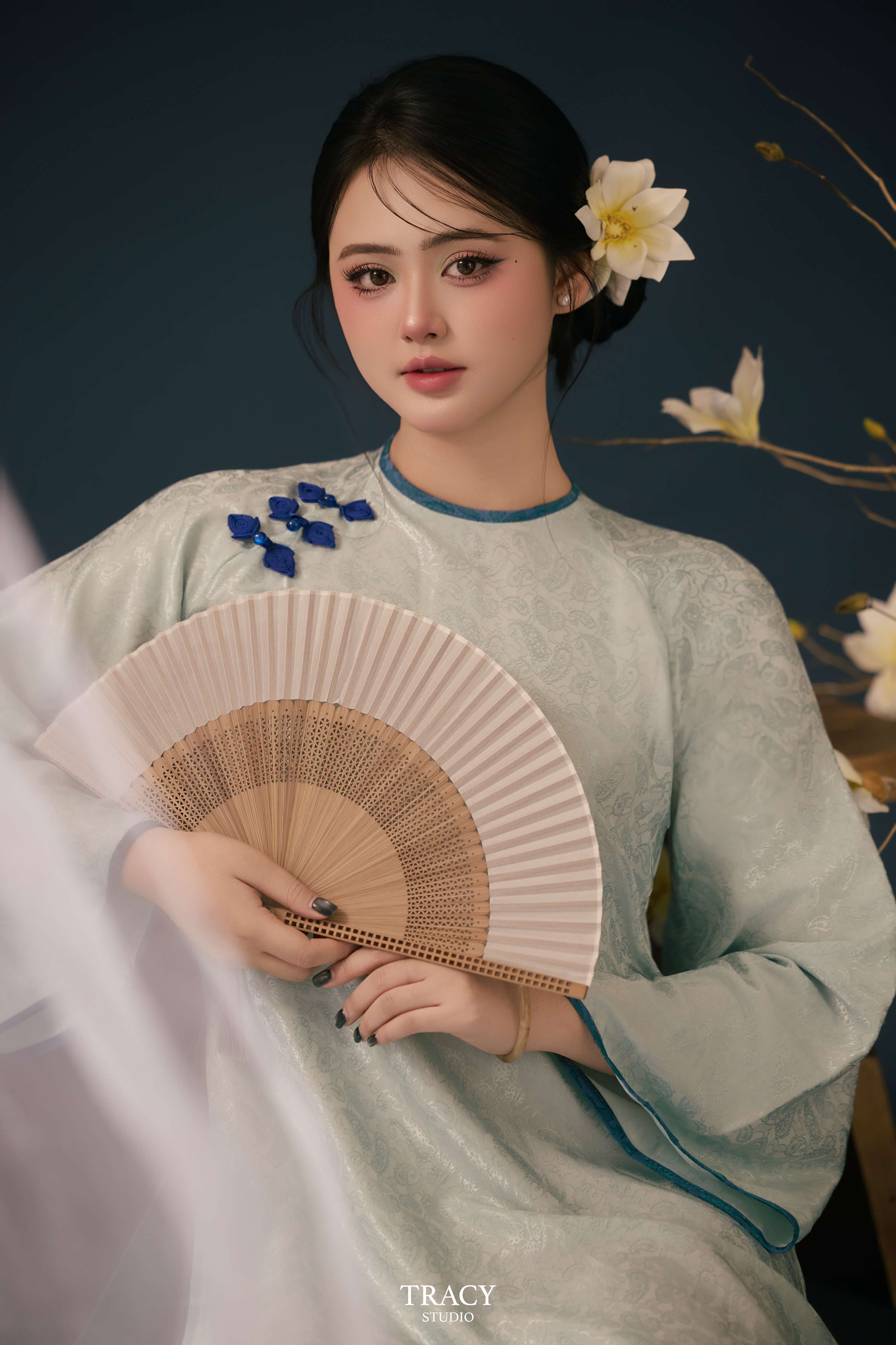 frontend/img/gallery/anh-tet-yem-ao-dai/tracy-studio-chup-concept-tet-moc-lan (4).jpg